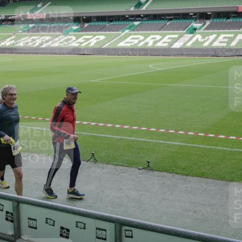 05.10.2025 - 20. swb-Marathon Bremen Michael Burmester http://msf.ph/oto/9254893 05.10.2025 10:43:07 Laufen im Stadion 8225, 9185, 9212, 9276, 9288, 9410, 9476, 9481, 9493, 9526, 9557, 9664, 9675, 9680, 9726, 9731, 9732, 9734, 9736, 9760, 9784, 9806, 9822, 9823, 9826, 9848, 9861, 9867, 9912, 10074, 10146, 10183, 10245, 10315, 10316, 10365, 10366, 10396, 10399, 10412, 10417, 10433, 10435, 10463, 10515, 10596, 10849, 10860, 10861, 10962, 10969, 11030, 11073, 11083, 11112, 11113, 11157, 11161, 11170, 11215, 11240, 11242, 11285, 11331, 11404, 11536, 9519, 9648, 9945, 9972 meine-sportfotos.de