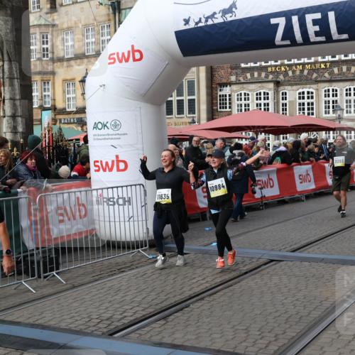 05.10.2025 - 20. swb-Marathon Bremen Yannick Fuchs http://msf.ph/oto/9254903 05.10.2025 11:15:17 Ziel 10647, 10984, 11107, 11293, 11635 meine-sportfotos.de