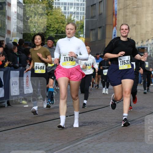 05.10.2025 - 20. swb-Marathon Bremen Strokosch-Dieckow http://msf.ph/oto/9254907 05.10.2025 11:02:28 Ziel 9468, 9647, 9707, 9802, 9839, 10033, 10595, 10598, 10615, 11110, 11160, 11537, 11538, 11711 meine-sportfotos.de
