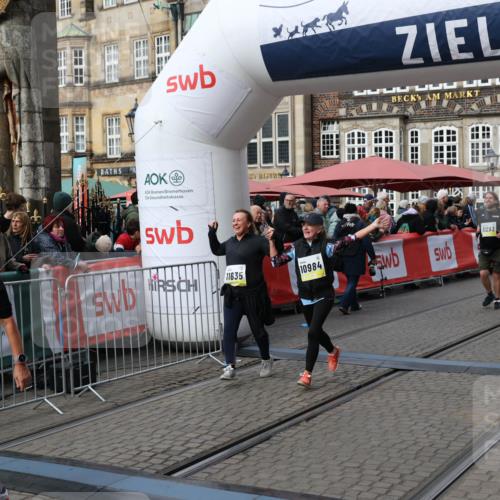 05.10.2025 - 20. swb-Marathon Bremen Yannick Fuchs http://msf.ph/oto/9254912 05.10.2025 11:15:17 Ziel 10647, 10984, 11107, 11293, 11635 meine-sportfotos.de