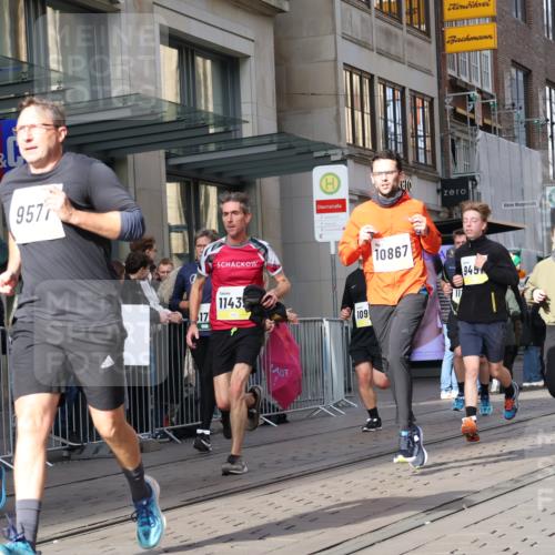 05.10.2025 - 20. swb-Marathon Bremen Strokosch-Dieckow http://msf.ph/oto/9254913 05.10.2025 10:56:48 Ziel 5172, 9231, 9260, 9292, 9314, 9450, 9451, 9489, 9577, 9797, 9844, 9937, 9947, 10069, 10105, 10169, 10293, 10545, 10657, 10867, 10917, 11015, 11138, 11168, 11202, 11434, 11435, 11566, 11596, 11686, 5172, 9231, 9260, 9292, 9314, 9450, 9451, 9489, 9577, 9797, 9844, 9937, 9947, 10069, 10105, 10169, 10293, 10545, 10657, 10867, 10917, 11015, 11138, 11168, 11202, 11434, 11435, 11566, 11596, 11686 meine-sportfotos.de