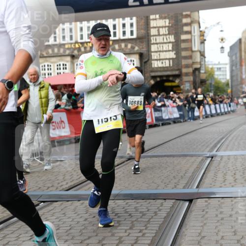 05.10.2025 - 20. swb-Marathon Bremen Yannick Fuchs http://msf.ph/oto/9254919 05.10.2025 10:46:11 Ziel 9397, 9500, 9876, 10090, 10688, 10858, 11074, 11513 meine-sportfotos.de