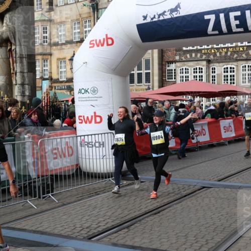 05.10.2025 - 20. swb-Marathon Bremen Yannick Fuchs http://msf.ph/oto/9254921 05.10.2025 11:15:17 Ziel 10647, 10984, 11107, 11293, 11635 meine-sportfotos.de