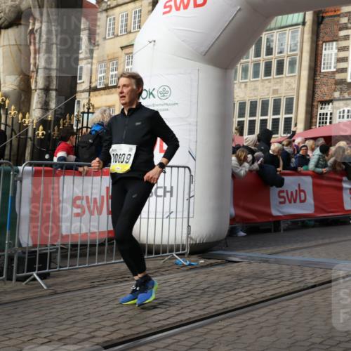 05.10.2025 - 20. swb-Marathon Bremen Yannick Fuchs http://msf.ph/oto/9254928 05.10.2025 10:55:00 Ziel 8326, 9427, 9436, 9560, 9570, 9754, 9776, 10024, 10231, 10232, 10233, 10487, 10609, 10770, 11163, 11276, 11373, 11470 meine-sportfotos.de