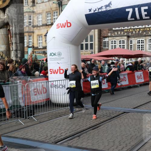 05.10.2025 - 20. swb-Marathon Bremen Yannick Fuchs http://msf.ph/oto/9254931 05.10.2025 11:15:17 Ziel 10647, 10984, 11107, 11293, 11635 meine-sportfotos.de