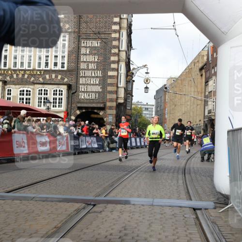 05.10.2025 - 20. swb-Marathon Bremen Yannick Fuchs http://msf.ph/oto/9254938 05.10.2025 10:55:01 Ziel 8326, 9427, 9436, 9560, 9570, 9776, 10024, 10231, 10232, 10233, 10487, 10609, 10770, 11163, 11276, 11373, 11470 meine-sportfotos.de