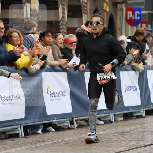 05.10.2025 - 20. swb-Marathon Bremen Strokosch-Dieckow http://msf.ph/oto/9254941 05.10.2025 12:53:20 Ziel 925, 1444, 3975, 5074 meine-sportfotos.de
