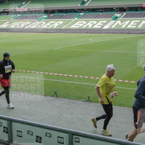 05.10.2025 - 20. swb-Marathon Bremen Michael Burmester http://msf.ph/oto/9254944 05.10.2025 10:43:08 Laufen im Stadion 8225, 9185, 9212, 9276, 9288, 9410, 9476, 9481, 9493, 9526, 9557, 9664, 9675, 9680, 9726, 9731, 9732, 9734, 9736, 9760, 9784, 9806, 9822, 9823, 9826, 9848, 9861, 9867, 9912, 10074, 10146, 10183, 10245, 10315, 10316, 10396, 10399, 10412, 10417, 10433, 10435, 10463, 10515, 10596, 10849, 10860, 10861, 10962, 10969, 11030, 11073, 11083, 11112, 11113, 11157, 11161, 11170, 11215, 11240, 11242, 11285, 11331, 11404, 11536, 9212, 9519, 9648, 9945, 9972 meine-sportfotos.de
