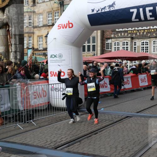 05.10.2025 - 20. swb-Marathon Bremen Yannick Fuchs http://msf.ph/oto/9254947 05.10.2025 11:15:17 Ziel 10647, 10984, 11107, 11293, 11635 meine-sportfotos.de