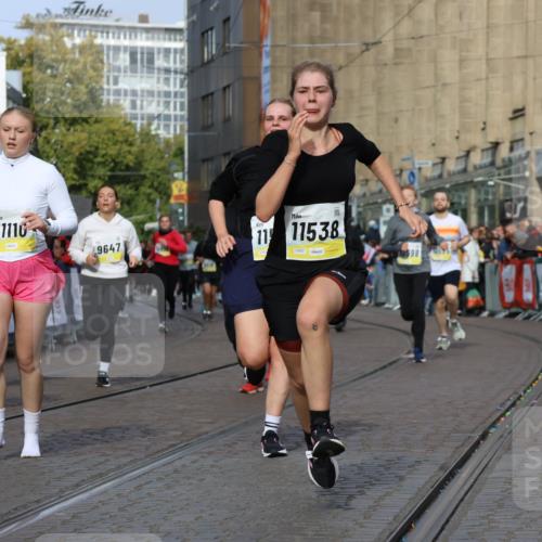 05.10.2025 - 20. swb-Marathon Bremen Strokosch-Dieckow http://msf.ph/oto/9254948 05.10.2025 11:02:29 Ziel 9468, 9647, 9707, 9802, 9839, 10033, 10595, 10598, 10615, 11110, 11160, 11537, 11538, 11711 meine-sportfotos.de