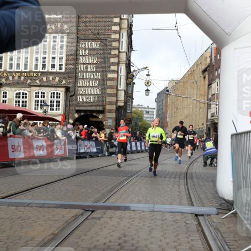 05.10.2025 - 20. swb-Marathon Bremen Yannick Fuchs http://msf.ph/oto/9254953 05.10.2025 10:55:01 Ziel 8326, 9427, 9436, 9560, 9570, 9776, 10024, 10231, 10232, 10233, 10487, 10609, 10770, 11163, 11276, 11373, 11470 meine-sportfotos.de