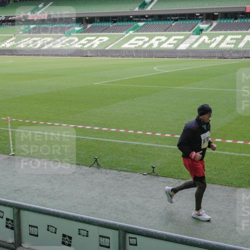 05.10.2025 - 20. swb-Marathon Bremen Michael Burmester http://msf.ph/oto/9254963 05.10.2025 10:43:10 Laufen im Stadion 8225, 9185, 9276, 9288, 9410, 9476, 9481, 9493, 9526, 9557, 9561, 9664, 9675, 9680, 9726, 9731, 9732, 9734, 9736, 9760, 9784, 9806, 9822, 9823, 9826, 9848, 9861, 9867, 9912, 10074, 10146, 10183, 10245, 10315, 10316, 10396, 10399, 10412, 10417, 10433, 10435, 10463, 10515, 10596, 10849, 10860, 10861, 10962, 10969, 11030, 11073, 11083, 11112, 11113, 11157, 11161, 11170, 11215, 11240, 11242, 11285, 11331, 11404, 11536, 9212, 9276, 9519, 9648, 9945, 9972 meine-sportfotos.de