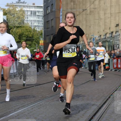 05.10.2025 - 20. swb-Marathon Bremen Strokosch-Dieckow http://msf.ph/oto/9254967 05.10.2025 11:02:29 Ziel 9468, 9647, 9707, 9802, 9839, 10033, 10595, 10598, 10615, 11110, 11160, 11537, 11538, 11711 meine-sportfotos.de