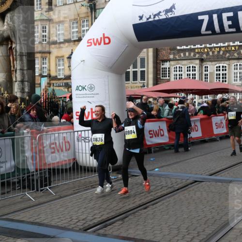 05.10.2025 - 20. swb-Marathon Bremen Yannick Fuchs http://msf.ph/oto/9254970 05.10.2025 11:15:17 Ziel 10647, 10984, 11107, 11293, 11635 meine-sportfotos.de
