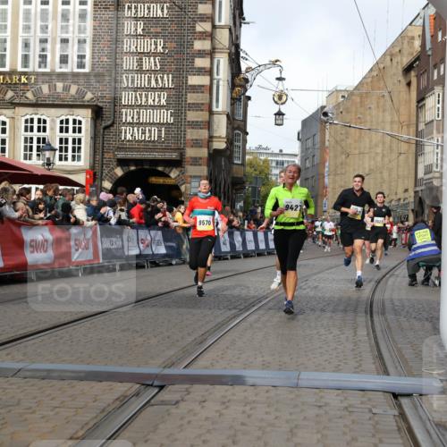 05.10.2025 - 20. swb-Marathon Bremen Yannick Fuchs http://msf.ph/oto/9254981 05.10.2025 10:55:01 Ziel 8326, 9427, 9436, 9560, 9570, 9776, 10024, 10231, 10232, 10233, 10487, 10609, 10770, 11163, 11276, 11373, 11470 meine-sportfotos.de