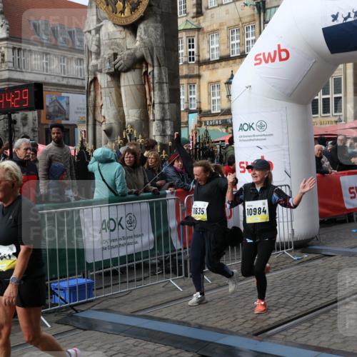 05.10.2025 - 20. swb-Marathon Bremen Yannick Fuchs http://msf.ph/oto/9255005 05.10.2025 11:15:18 Ziel 10647, 10984, 11107, 11293, 11635 meine-sportfotos.de