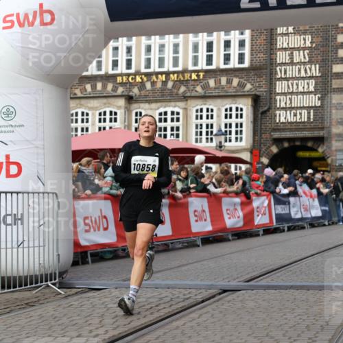05.10.2025 - 20. swb-Marathon Bremen Yannick Fuchs http://msf.ph/oto/9255025 05.10.2025 10:46:15 Ziel 9500, 10688, 10858, 11074, 11446, 11513 meine-sportfotos.de