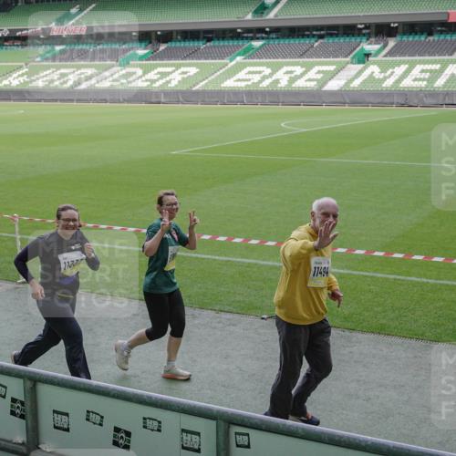 05.10.2025 - 20. swb-Marathon Bremen Michael Burmester http://msf.ph/oto/9255030 05.10.2025 10:43:11 Laufen im Stadion 8225, 9185, 9288, 9410, 9476, 9481, 9493, 9526, 9557, 9561, 9664, 9675, 9680, 9726, 9731, 9732, 9734, 9736, 9760, 9784, 9806, 9822, 9823, 9826, 9848, 9861, 9867, 9912, 10074, 10146, 10183, 10245, 10315, 10316, 10396, 10399, 10412, 10417, 10433, 10435, 10463, 10515, 10596, 10849, 10860, 10861, 10962, 10969, 11030, 11073, 11083, 11112, 11113, 11157, 11161, 11170, 11215, 11240, 11242, 11285, 11331, 11404, 11536, 9212, 9276, 9519, 9648, 9945, 9972 meine-sportfotos.de
