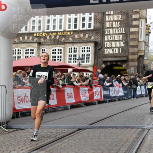 05.10.2025 - 20. swb-Marathon Bremen Yannick Fuchs http://msf.ph/oto/9255035 05.10.2025 10:46:15 Ziel 9500, 10688, 10858, 11074, 11446, 11513 meine-sportfotos.de