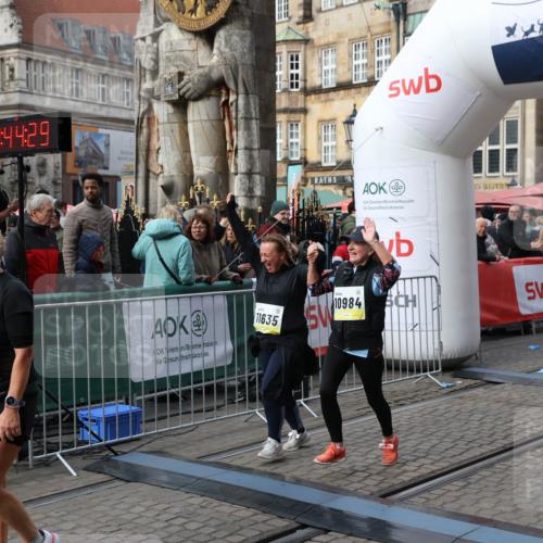 05.10.2025 - 20. swb-Marathon Bremen Yannick Fuchs http://msf.ph/oto/9255036 05.10.2025 11:15:18 Ziel 10647, 10984, 11107, 11293, 11635 meine-sportfotos.de