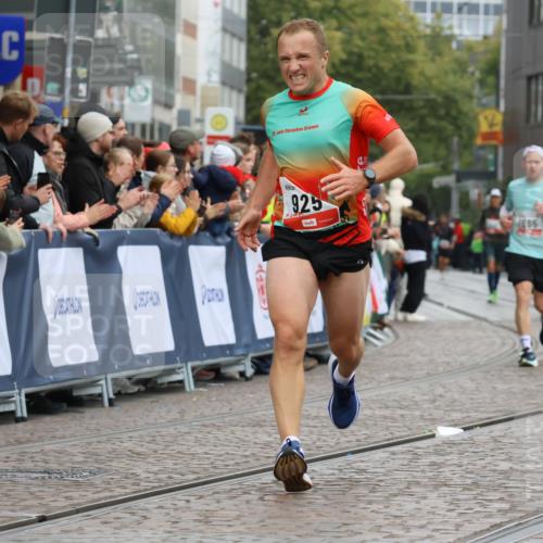 05.10.2025 - 20. swb-Marathon Bremen Strokosch-Dieckow http://msf.ph/oto/9255050 05.10.2025 12:53:25 Ziel 925, 2940, 3975, 5074 meine-sportfotos.de
