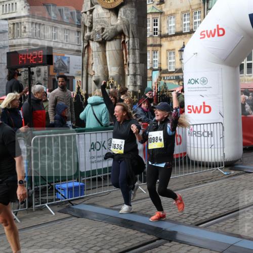 05.10.2025 - 20. swb-Marathon Bremen Yannick Fuchs http://msf.ph/oto/9255065 05.10.2025 11:15:18 Ziel 10647, 10984, 11107, 11293, 11635 meine-sportfotos.de