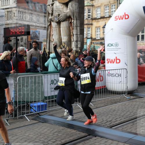 05.10.2025 - 20. swb-Marathon Bremen Yannick Fuchs http://msf.ph/oto/9255073 05.10.2025 11:15:18 Ziel 10647, 10984, 11107, 11293, 11635 meine-sportfotos.de