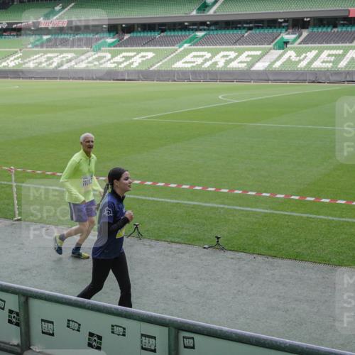 05.10.2025 - 20. swb-Marathon Bremen Michael Burmester http://msf.ph/oto/9255076 05.10.2025 10:43:13 Laufen im Stadion 8225, 9185, 9288, 9410, 9476, 9481, 9493, 9526, 9557, 9561, 9664, 9675, 9680, 9726, 9731, 9732, 9734, 9736, 9760, 9784, 9806, 9822, 9823, 9826, 9848, 9861, 9867, 9912, 10074, 10146, 10183, 10245, 10315, 10316, 10396, 10399, 10412, 10417, 10433, 10435, 10463, 10512, 10515, 10596, 10849, 10860, 10861, 10962, 10969, 11030, 11073, 11083, 11112, 11113, 11157, 11161, 11170, 11215, 11240, 11242, 11285, 11331, 11404, 11536, 8225, 9212, 9276, 9481, 9648, 9945, 9972 meine-sportfotos.de
