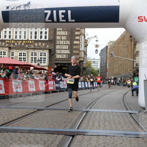 05.10.2025 - 20. swb-Marathon Bremen Yannick Fuchs http://msf.ph/oto/9255080 05.10.2025 10:46:17 Ziel 10688, 10858, 11074, 11446 meine-sportfotos.de