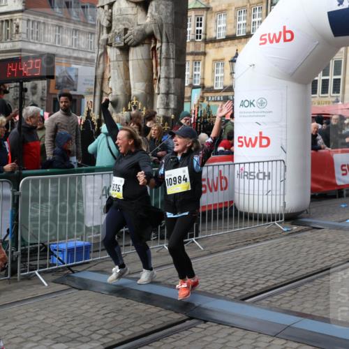 05.10.2025 - 20. swb-Marathon Bremen Yannick Fuchs http://msf.ph/oto/9255085 05.10.2025 11:15:18 Ziel 10647, 10984, 11107, 11293, 11635 meine-sportfotos.de
