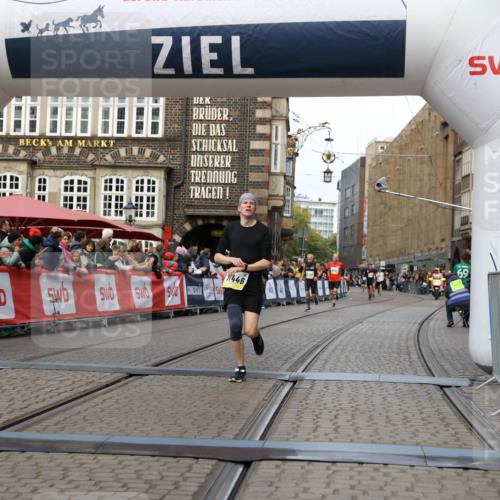 05.10.2025 - 20. swb-Marathon Bremen Yannick Fuchs http://msf.ph/oto/9255091 05.10.2025 10:46:17 Ziel 10688, 10858, 11074, 11446 meine-sportfotos.de