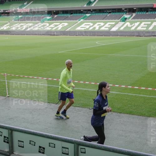 05.10.2025 - 20. swb-Marathon Bremen Michael Burmester http://msf.ph/oto/9255101 05.10.2025 10:43:14 Laufen im Stadion 9185, 9288, 9410, 9476, 9493, 9526, 9557, 9561, 9664, 9675, 9680, 9726, 9731, 9732, 9734, 9736, 9760, 9784, 9806, 9822, 9823, 9826, 9848, 9861, 9867, 9912, 10074, 10146, 10183, 10245, 10315, 10316, 10396, 10399, 10412, 10417, 10433, 10435, 10463, 10512, 10515, 10596, 10849, 10860, 10861, 10962, 10969, 11030, 11073, 11083, 11112, 11113, 11157, 11161, 11170, 11215, 11240, 11242, 11285, 11331, 11404, 11536, 8225, 9212, 9276, 9481, 9648, 9945, 9972 meine-sportfotos.de