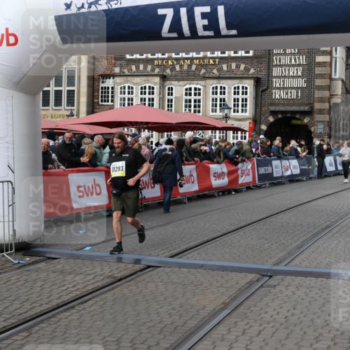 05.10.2025 - 20. swb-Marathon Bremen Yannick Fuchs http://msf.ph/oto/9255103 05.10.2025 11:15:19 Ziel 10647, 10984, 11293, 11635 meine-sportfotos.de