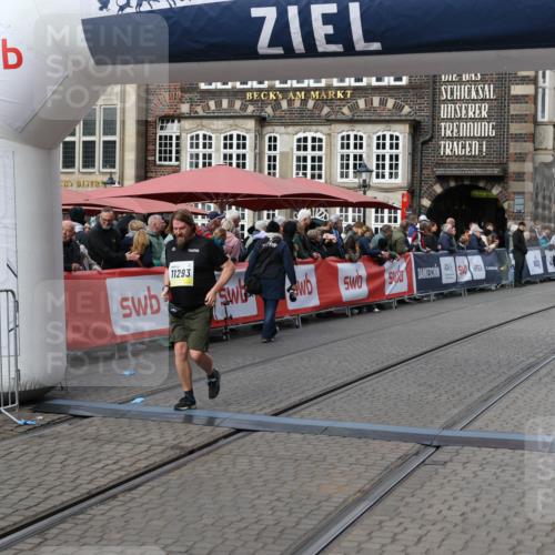 05.10.2025 - 20. swb-Marathon Bremen Yannick Fuchs http://msf.ph/oto/9255114 05.10.2025 11:15:19 Ziel 10647, 10984, 11293, 11635 meine-sportfotos.de