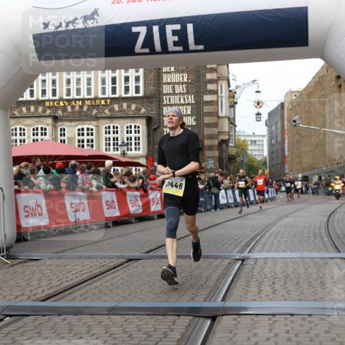 05.10.2025 - 20. swb-Marathon Bremen Yannick Fuchs http://msf.ph/oto/9255116 05.10.2025 10:46:17 Ziel 10688, 10858, 11074, 11446 meine-sportfotos.de