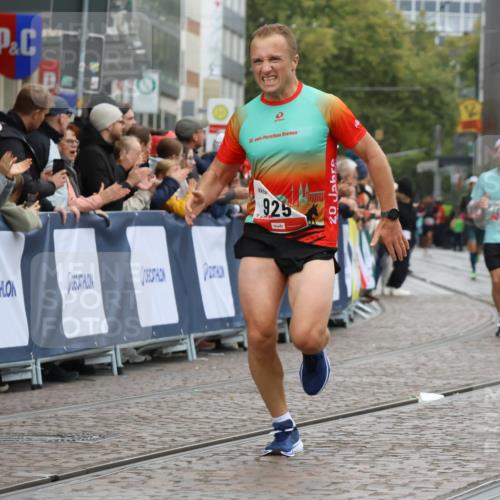05.10.2025 - 20. swb-Marathon Bremen Strokosch-Dieckow http://msf.ph/oto/9255118 05.10.2025 12:53:25 Ziel 925, 2940, 3975, 5074 meine-sportfotos.de