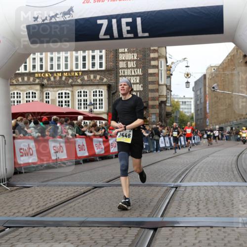 05.10.2025 - 20. swb-Marathon Bremen Yannick Fuchs http://msf.ph/oto/9255126 05.10.2025 10:46:17 Ziel 10688, 10858, 11074, 11446 meine-sportfotos.de