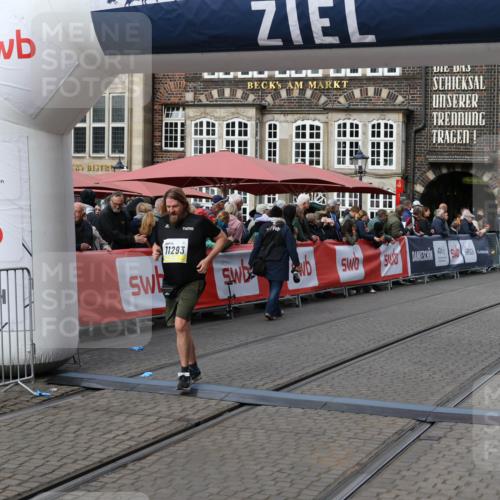 05.10.2025 - 20. swb-Marathon Bremen Yannick Fuchs http://msf.ph/oto/9255133 05.10.2025 11:15:19 Ziel 10647, 10984, 11293, 11635 meine-sportfotos.de