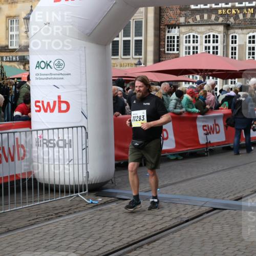 05.10.2025 - 20. swb-Marathon Bremen Yannick Fuchs http://msf.ph/oto/9255144 05.10.2025 11:15:19 Ziel 10647, 10984, 11293, 11635 meine-sportfotos.de