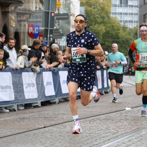 05.10.2025 - 20. swb-Marathon Bremen Strokosch-Dieckow http://msf.ph/oto/9255147 05.10.2025 12:53:28 Ziel 925, 1665, 2940, 3975, 5074 meine-sportfotos.de