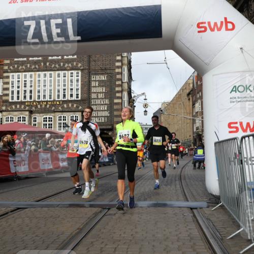 05.10.2025 - 20. swb-Marathon Bremen Yannick Fuchs http://msf.ph/oto/9255156 05.10.2025 10:55:03 Ziel 9427, 9436, 9560, 9570, 10024, 10231, 10232, 10233, 10487, 10609, 10770, 11163, 11320, 11373, 11470 meine-sportfotos.de