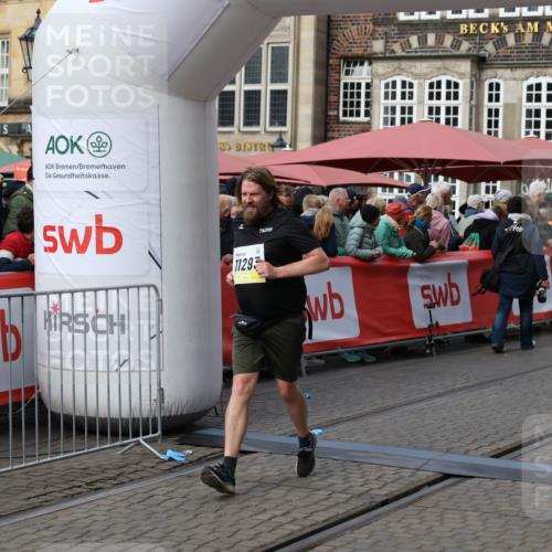 05.10.2025 - 20. swb-Marathon Bremen Yannick Fuchs http://msf.ph/oto/9255164 05.10.2025 11:15:19 Ziel 10647, 10984, 11293, 11635 meine-sportfotos.de
