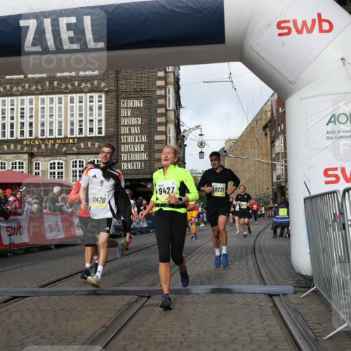 05.10.2025 - 20. swb-Marathon Bremen Yannick Fuchs http://msf.ph/oto/9255172 05.10.2025 10:55:03 Ziel 9427, 9436, 9560, 9570, 10024, 10231, 10232, 10233, 10487, 10609, 10770, 11163, 11320, 11373, 11470 meine-sportfotos.de
