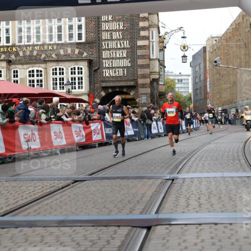 05.10.2025 - 20. swb-Marathon Bremen Yannick Fuchs http://msf.ph/oto/9255173 05.10.2025 10:46:20 Ziel 9351, 9362, 10858, 11446 meine-sportfotos.de