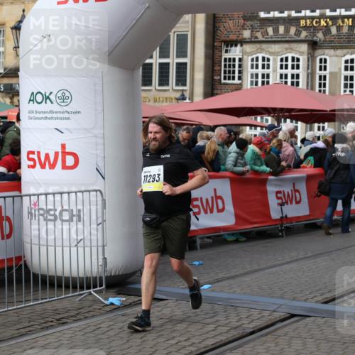 05.10.2025 - 20. swb-Marathon Bremen Yannick Fuchs http://msf.ph/oto/9255177 05.10.2025 11:15:19 Ziel 10647, 10984, 11293, 11635 meine-sportfotos.de