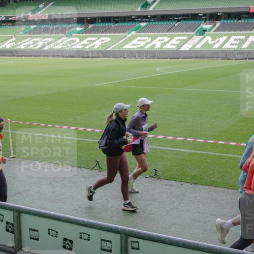 05.10.2025 - 20. swb-Marathon Bremen Michael Burmester http://msf.ph/oto/9255178 05.10.2025 10:43:16 Laufen im Stadion 9185, 9288, 9410, 9476, 9493, 9526, 9557, 9561, 9664, 9675, 9680, 9726, 9731, 9732, 9734, 9736, 9760, 9784, 9806, 9822, 9823, 9826, 9848, 9861, 9867, 9912, 10074, 10146, 10183, 10245, 10315, 10316, 10396, 10399, 10412, 10417, 10433, 10435, 10463, 10491, 10512, 10515, 10552, 10596, 10849, 10860, 10861, 10962, 10969, 11030, 11073, 11083, 11112, 11113, 11157, 11161, 11170, 11215, 11240, 11242, 11285, 11331, 11404, 11536, 8225, 9212, 9276, 9481, 9648, 9945, 9972 meine-sportfotos.de