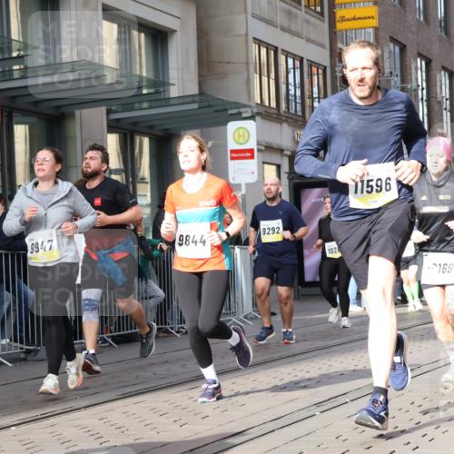 05.10.2025 - 20. swb-Marathon Bremen Strokosch-Dieckow http://msf.ph/oto/9255180 05.10.2025 10:57:02 Ziel 7101, 9000, 9215, 9260, 9292, 9450, 9489, 9550, 9577, 9625, 9844, 9904, 9914, 9947, 9962, 10139, 10169, 10281, 10293, 10367, 10545, 10645, 10657, 10739, 10917, 10950, 11015, 11138, 11202, 11360, 11434, 11596, 11606, 11686, 7101, 9000, 9215, 9260, 9292, 9450, 9489, 9550, 9577, 9625, 9844, 9904, 9914, 9947, 9962, 10139, 10169, 10281, 10293, 10367, 10545, 10645, 10657, 10739, 10917, 10950, 11015, 11138, 11202, 11434, 11596, 11606, 11686 meine-sportfotos.de