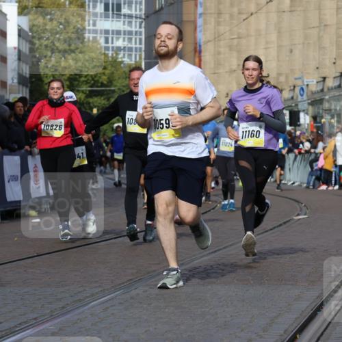 05.10.2025 - 20. swb-Marathon Bremen Strokosch-Dieckow http://msf.ph/oto/9255185 05.10.2025 11:02:35 Ziel 9468, 9647, 9841, 10033, 10510, 10595, 10598, 10825, 10826, 11024, 11110, 11160, 11711 meine-sportfotos.de