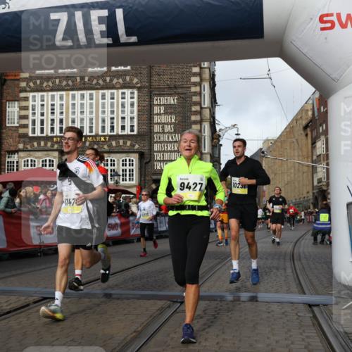 05.10.2025 - 20. swb-Marathon Bremen Yannick Fuchs http://msf.ph/oto/9255197 05.10.2025 10:55:04 Ziel 9427, 9560, 9570, 10024, 10231, 10232, 10233, 10609, 11320, 11373, 11470, 11507, 11523 meine-sportfotos.de