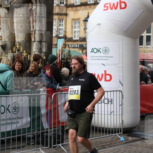 05.10.2025 - 20. swb-Marathon Bremen Yannick Fuchs http://msf.ph/oto/9255200 05.10.2025 11:15:20 Ziel 10647, 10984, 11293, 11635 meine-sportfotos.de